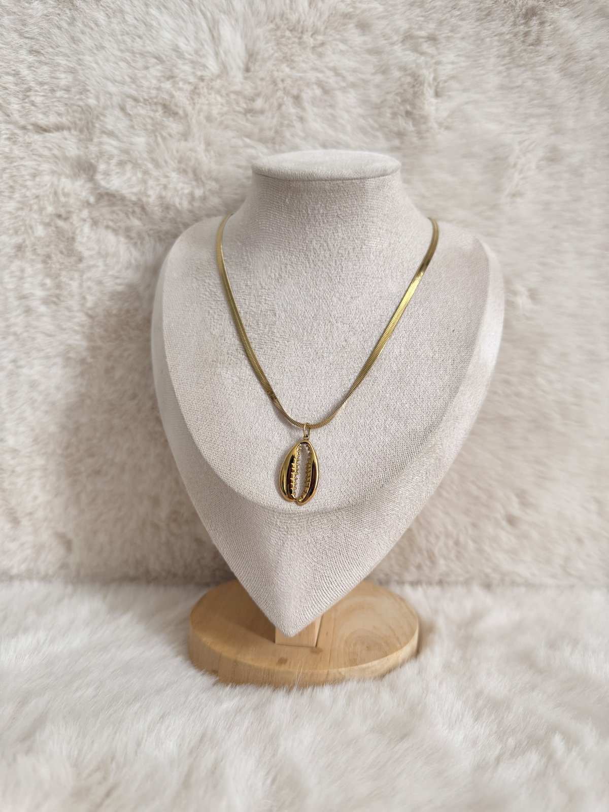 Collier pendentif coquillage