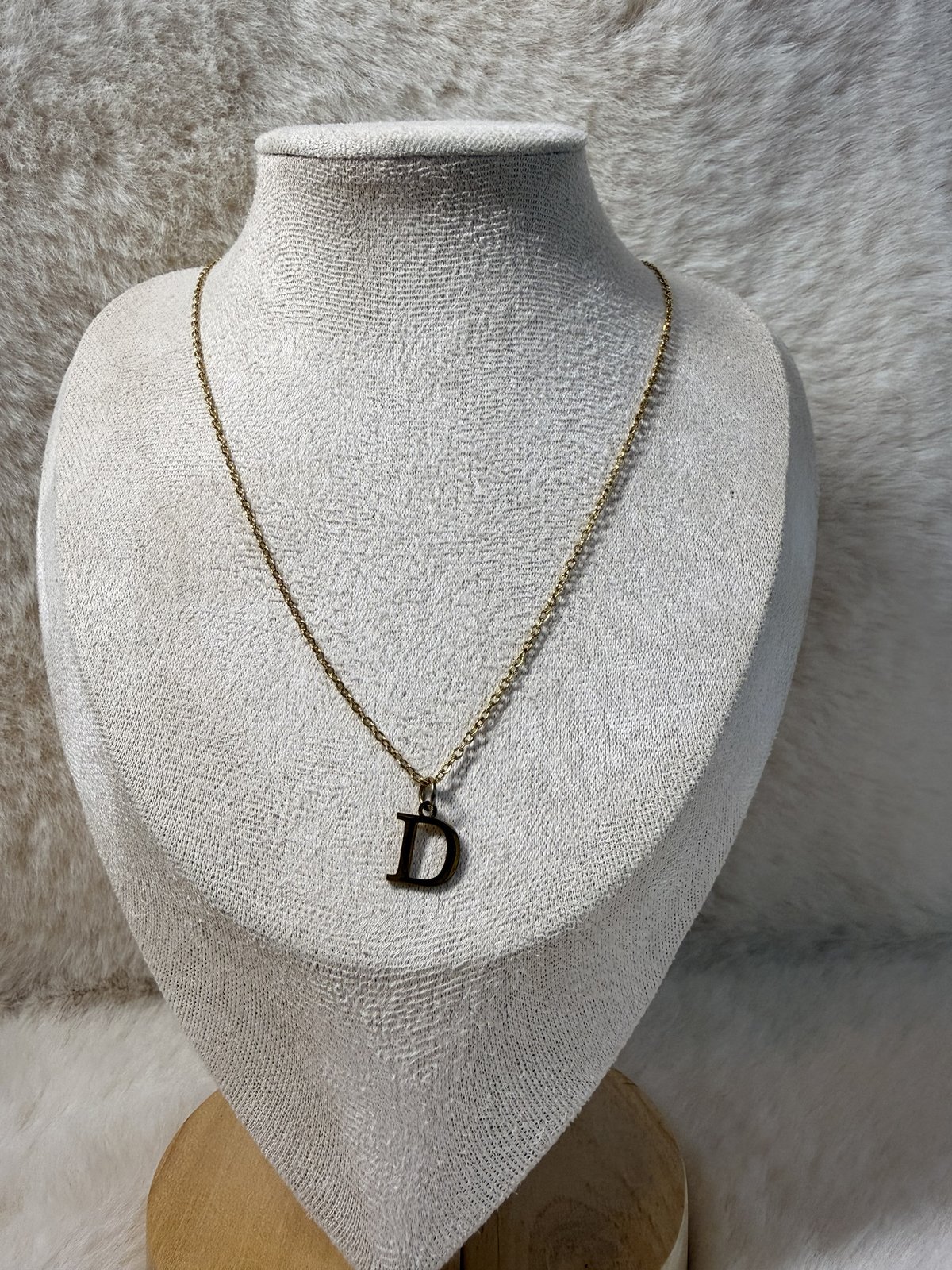 Collier initiale D