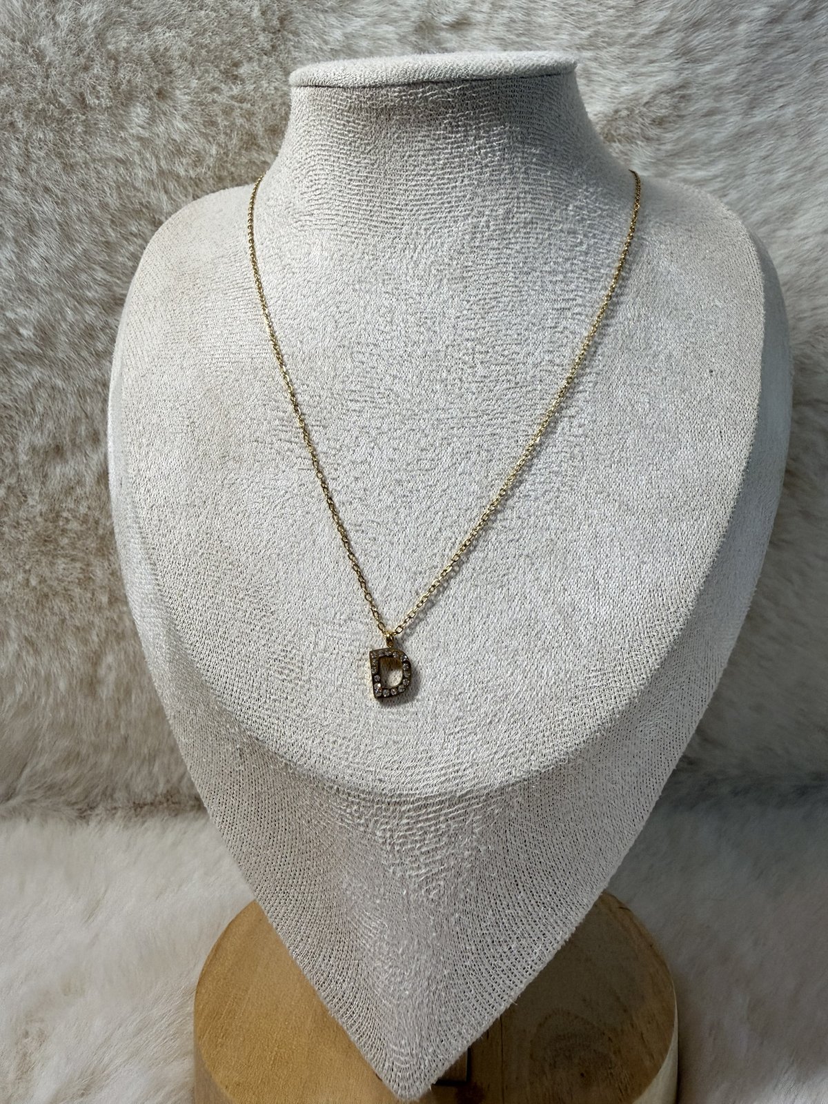 Collier initiale D